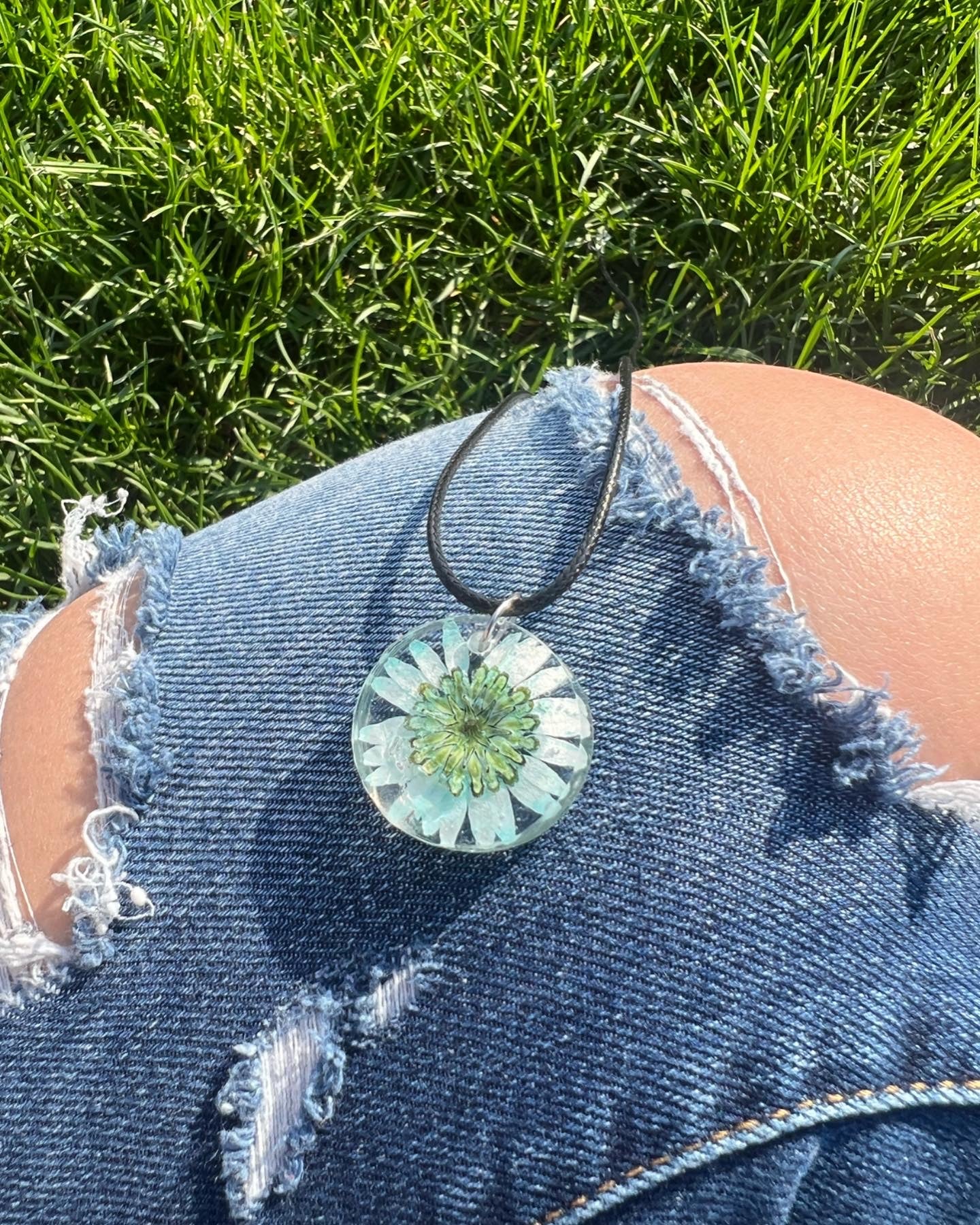 Necklace: Blue Daisy Circle Pendant